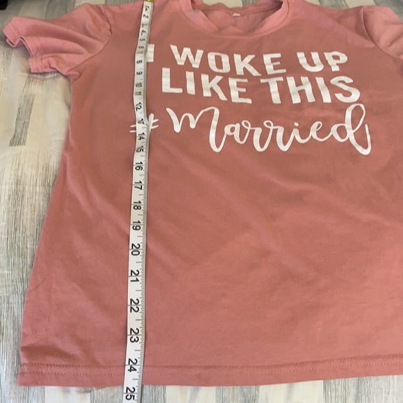 I WOKE UP LIKE THIS #MARRIED T-SHIRT - Picture 4 of 4
